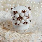 Bague Horizon avec des facettes blanc opal en verre de bohème